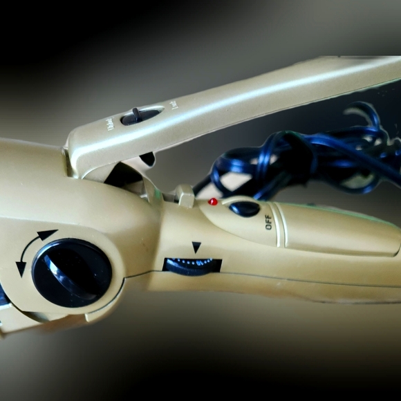 #B10 Conair Gold & Black Colored Hair Straightener - Picture 2 of 14